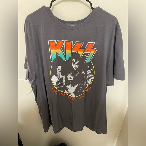Tops - ✨2 For $6 KISS Short Sleeve Tshirt Size 3x #C1